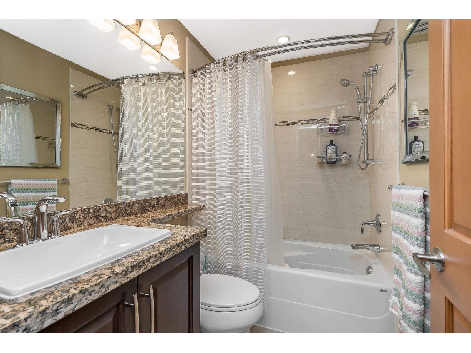 357 8258 207A Street, Langley, BC - Indoor Photo Showing Bathroom