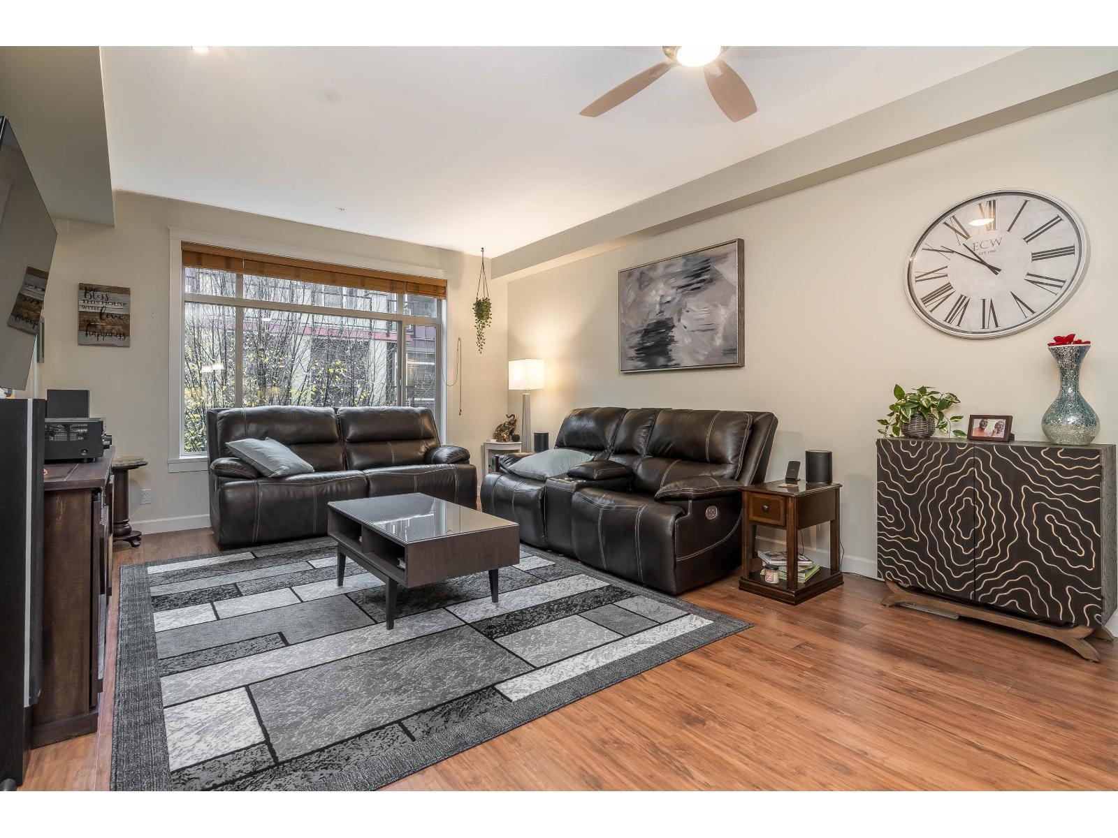 357 8258 207A Street, Langley, BC - Indoor Photo Showing Living Room