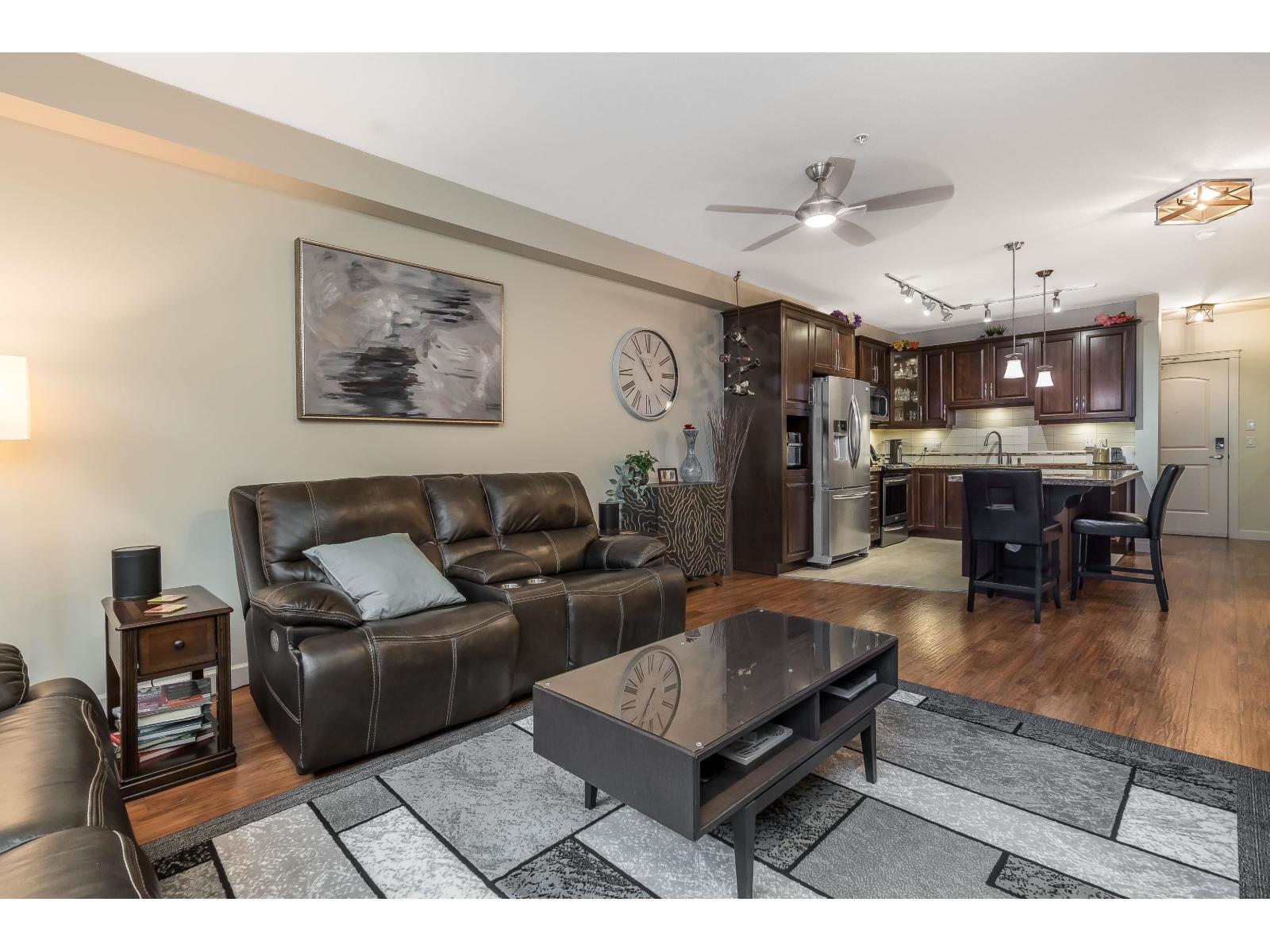 357 8258 207A Street, Langley, BC - Indoor Photo Showing Living Room