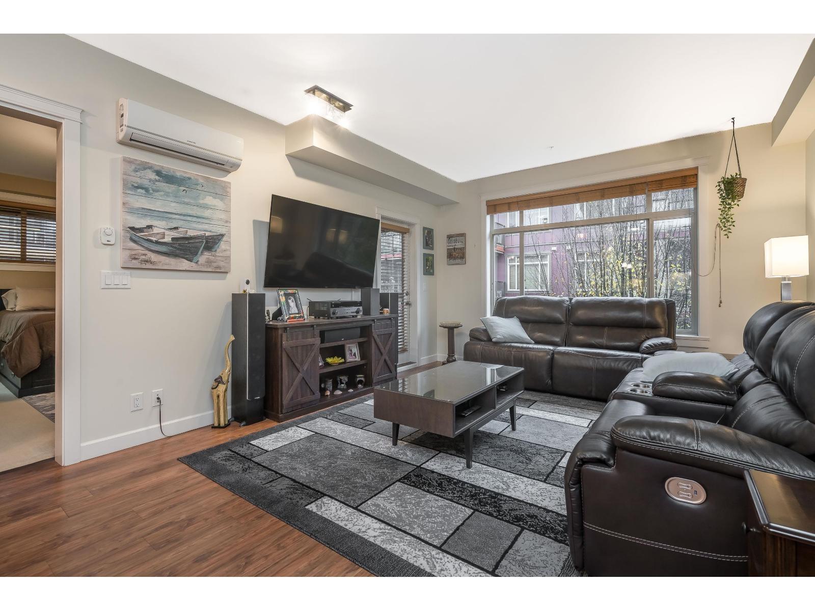 357 8258 207A Street, Langley, BC - Indoor Photo Showing Living Room