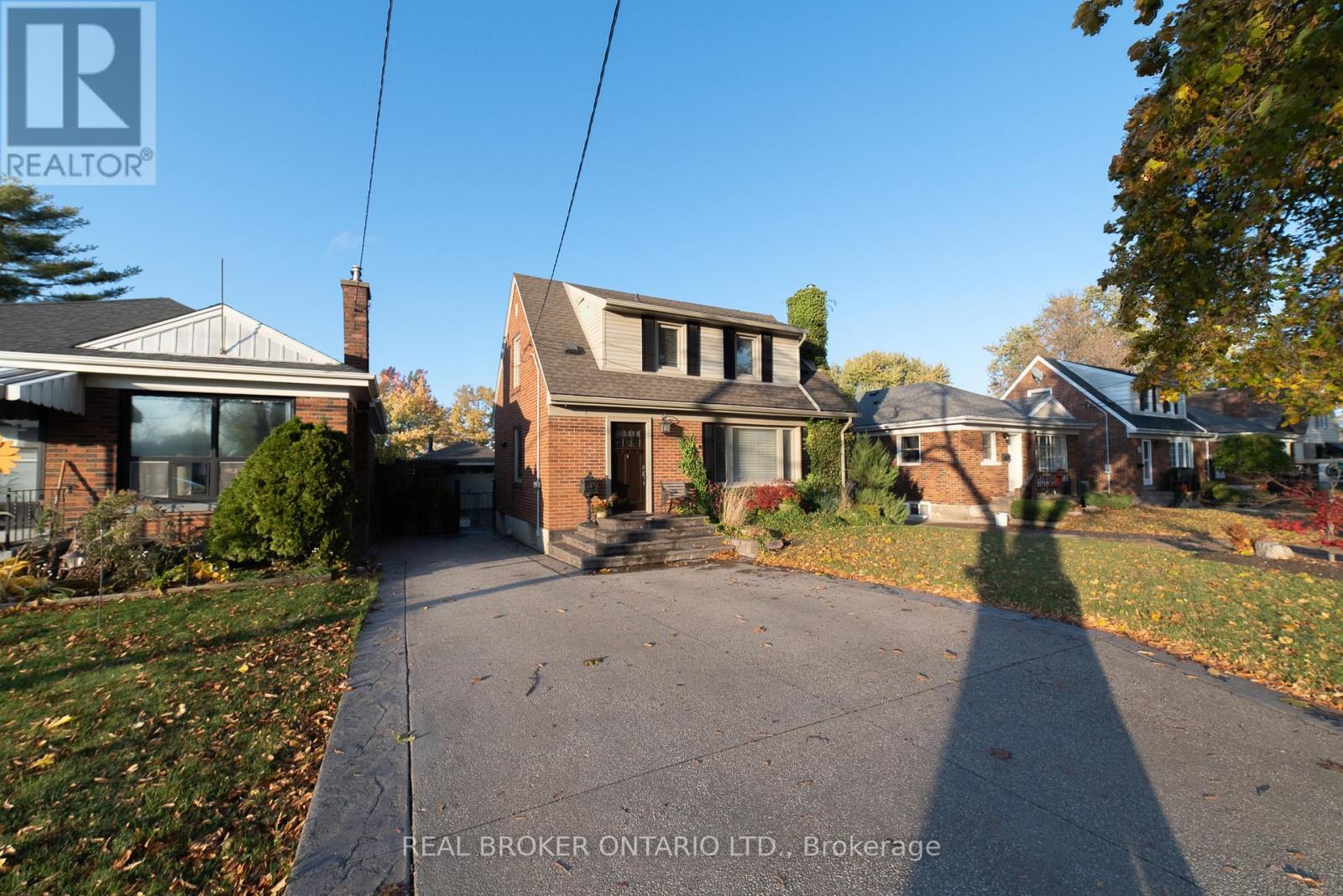66 Maitland Street, Thorold, ON - Outdoor With Facade