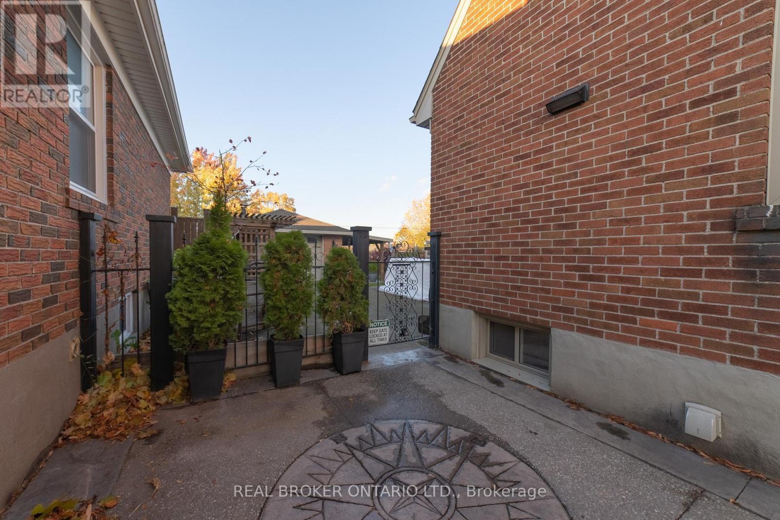 66 Maitland Street, Thorold, ON - Outdoor With Exterior