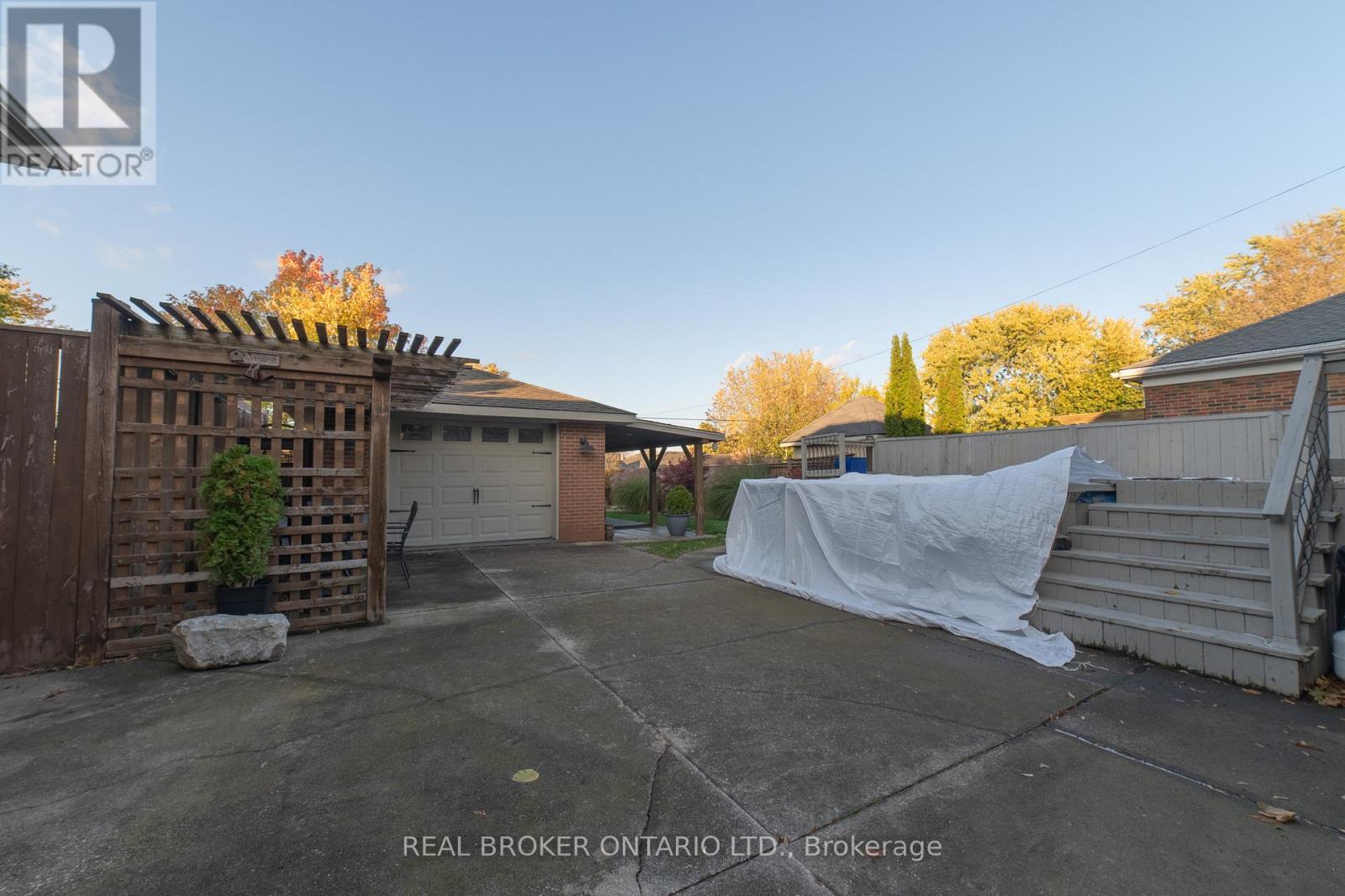 66 Maitland Street, Thorold, ON - Outdoor