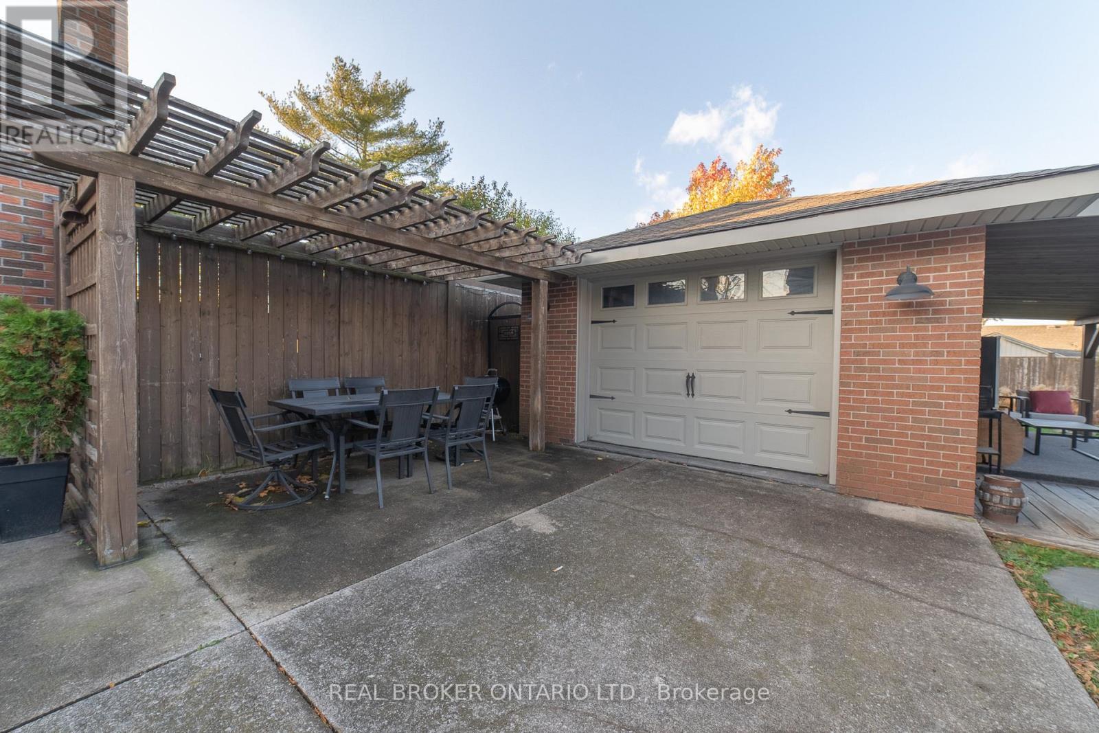 66 Maitland Street, Thorold, ON - Outdoor With Exterior