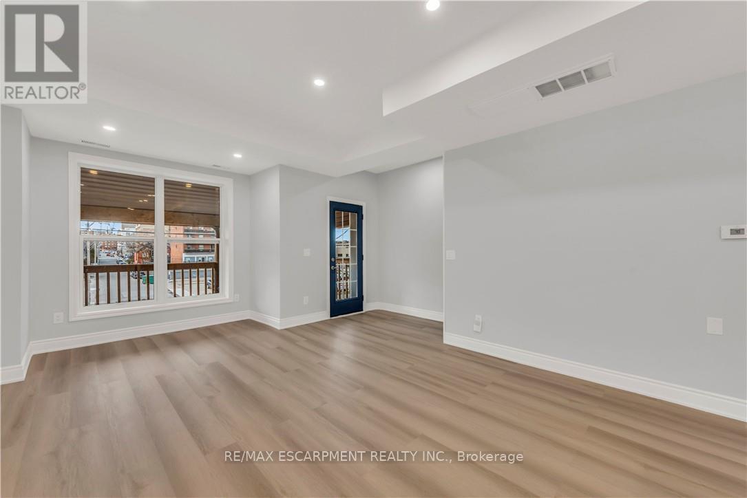 Upper - 51 Wellington Street S, Hamilton, ON - Indoor Photo Showing Other Room