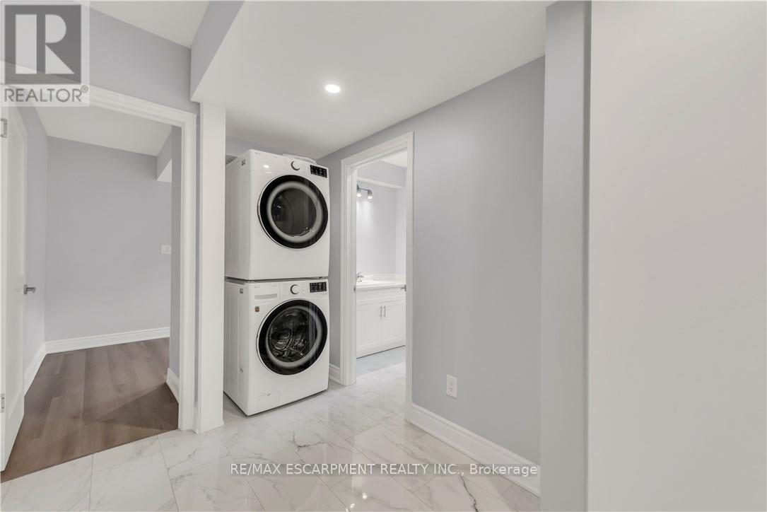 Upper - 51 Wellington Street S, Hamilton, ON - Indoor Photo Showing Laundry Room