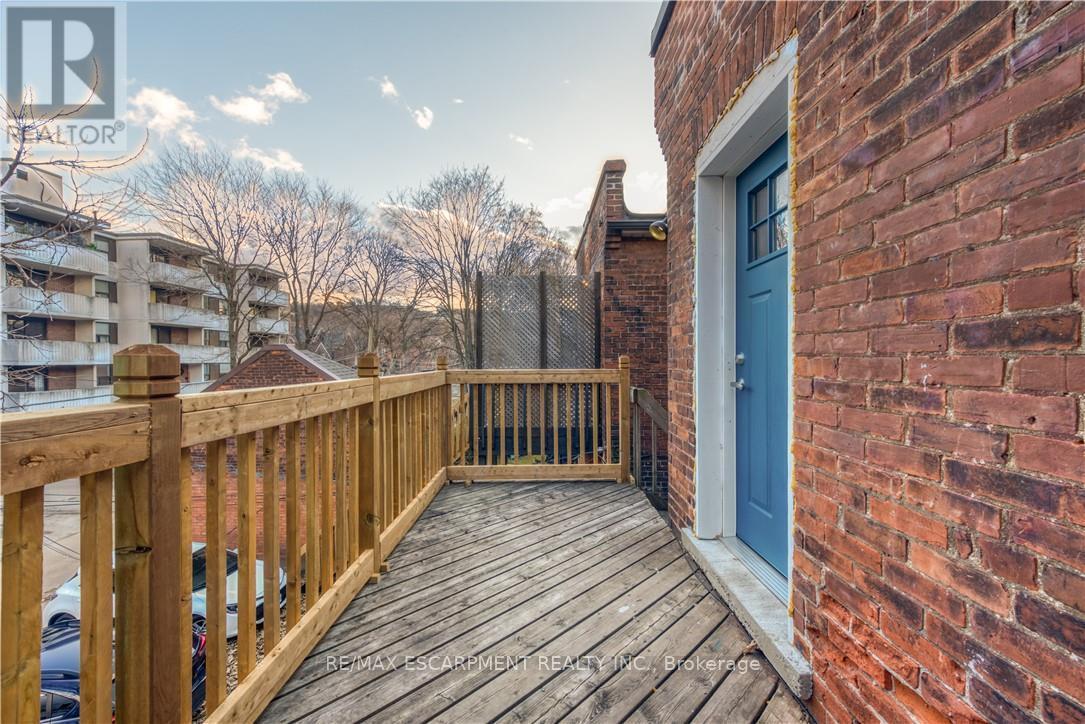 Upper - 51 Wellington Street S, Hamilton, ON - Outdoor