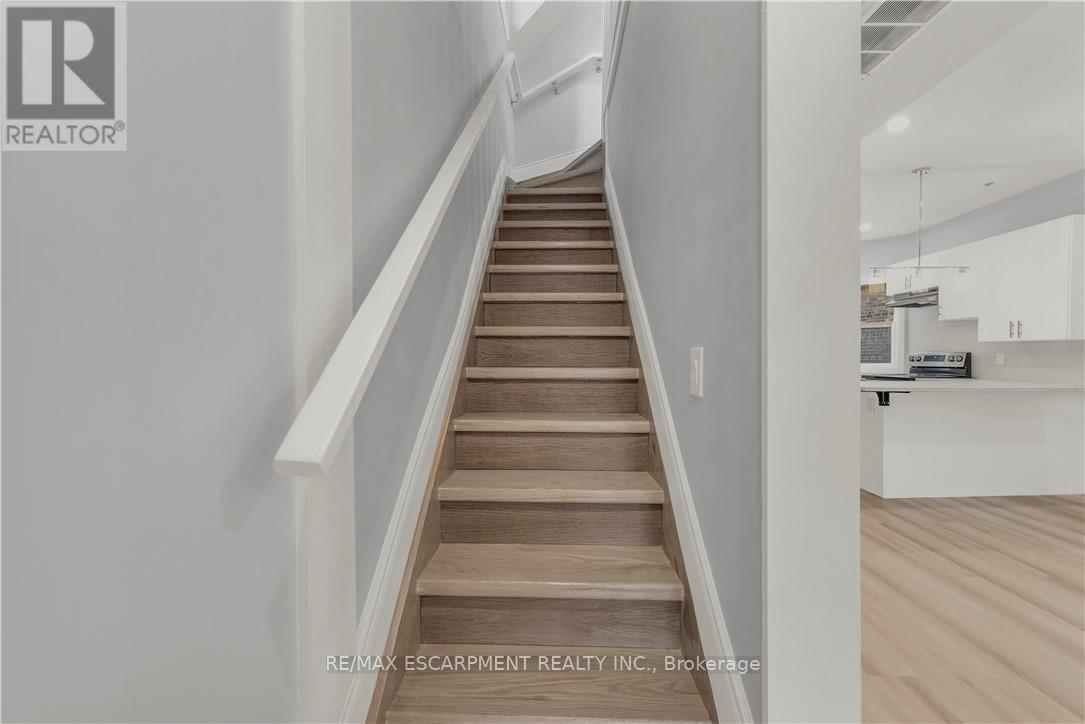 Upper - 51 Wellington Street S, Hamilton, ON - Indoor Photo Showing Other Room