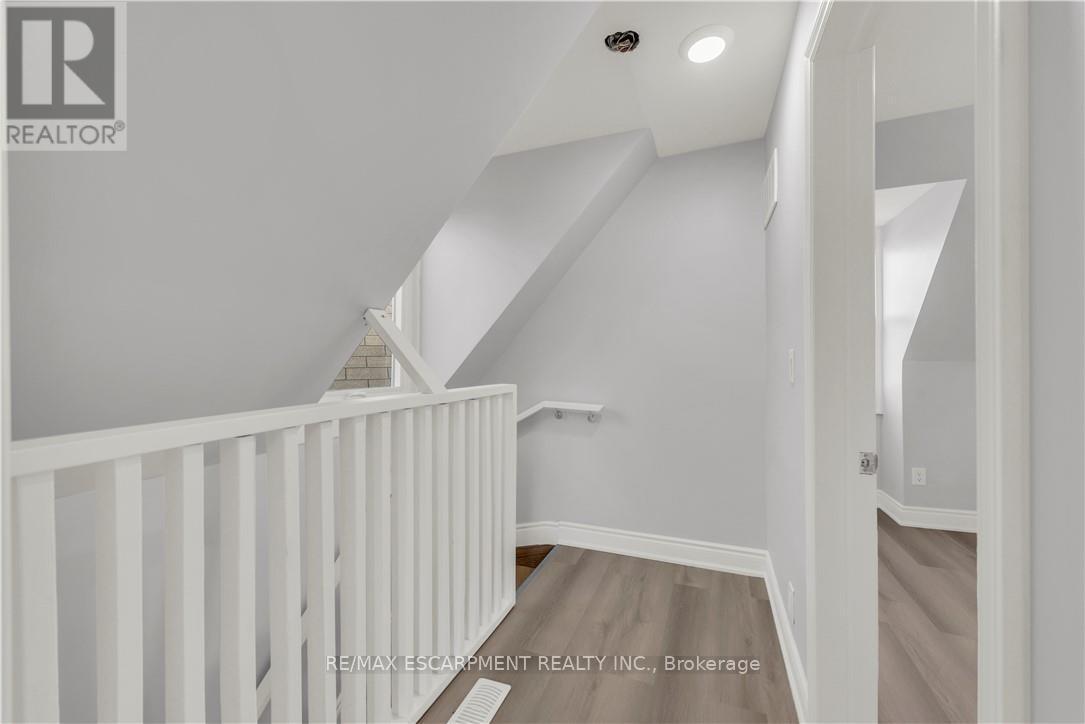 Upper - 51 Wellington Street S, Hamilton, ON - Indoor Photo Showing Other Room