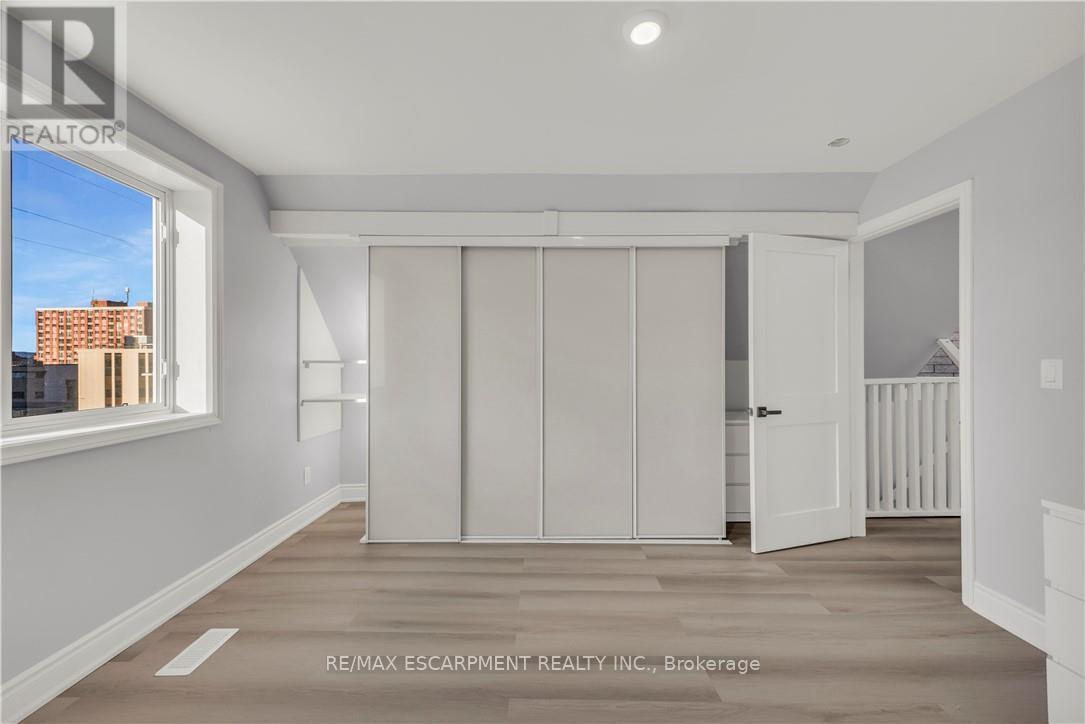 Upper - 51 Wellington Street S, Hamilton, ON -