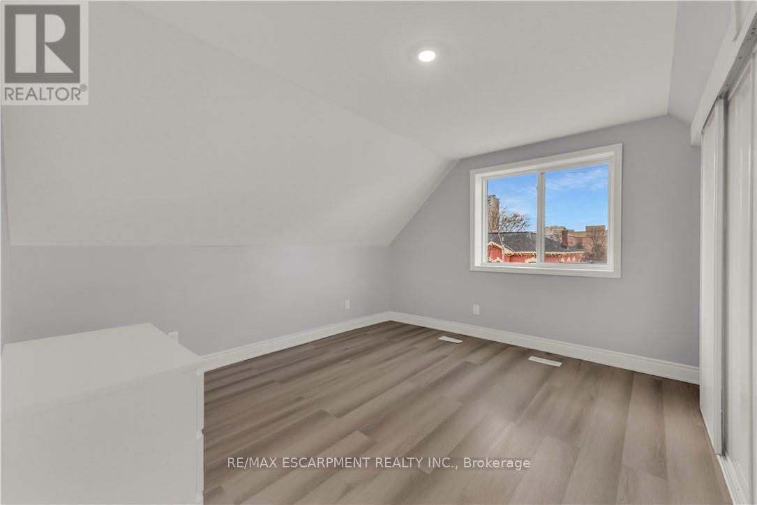 Upper - 51 Wellington Street S, Hamilton, ON - Indoor Photo Showing Other Room