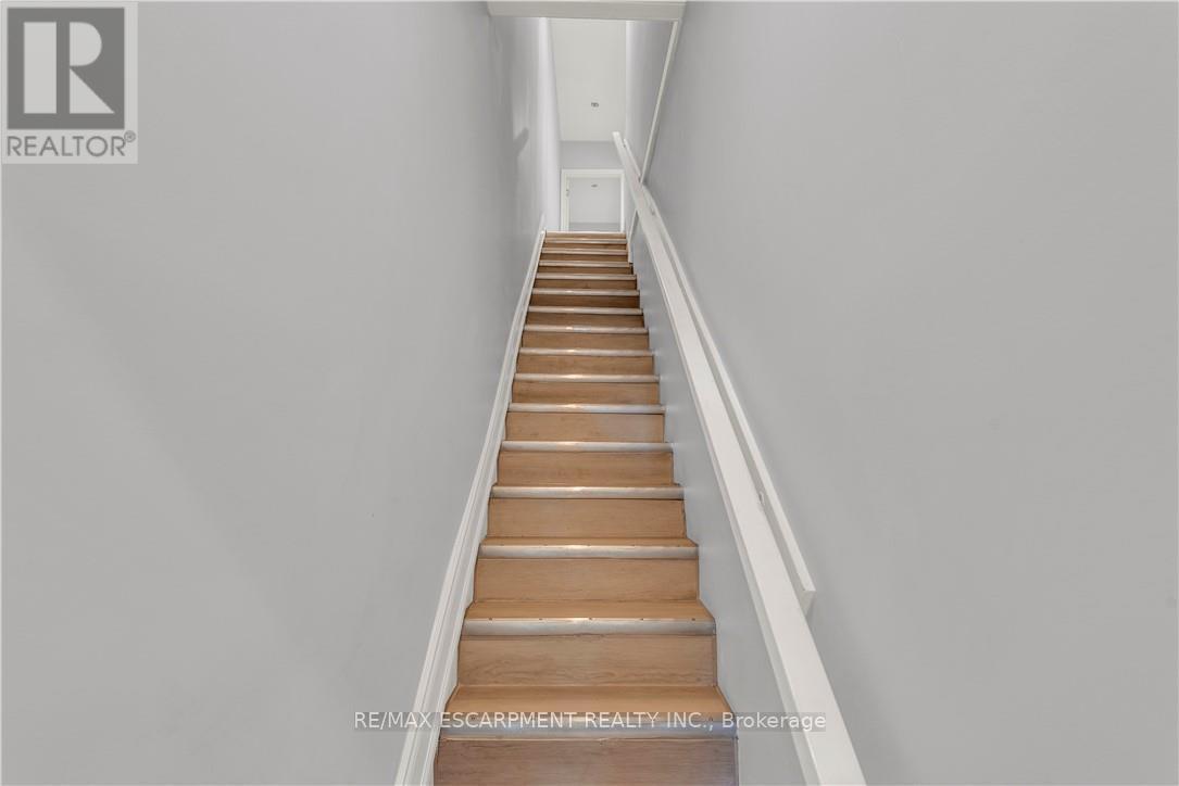 Upper - 51 Wellington Street S, Hamilton, ON - Indoor Photo Showing Other Room