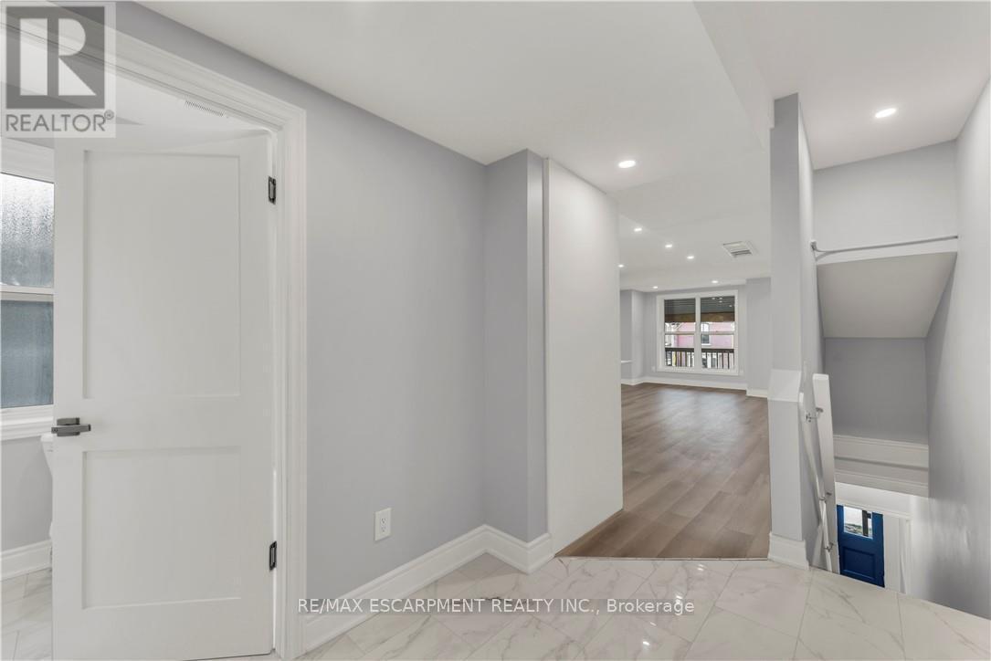 Upper - 51 Wellington Street S, Hamilton, ON - Indoor Photo Showing Other Room