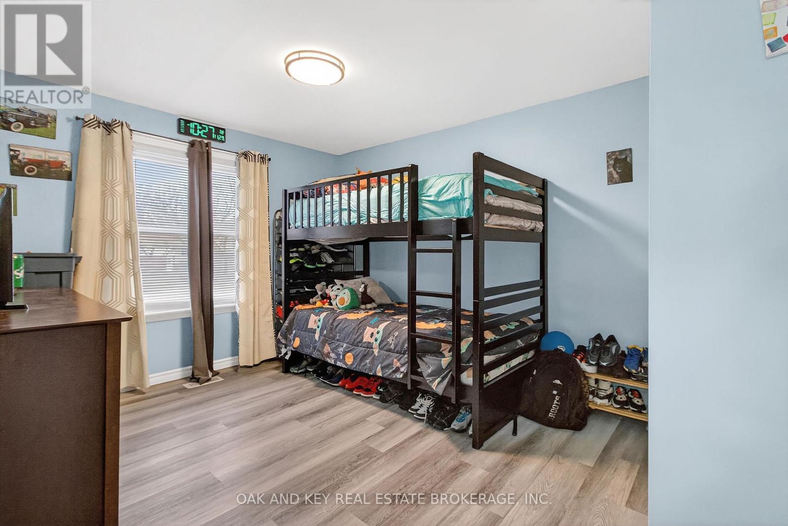 86 Chestnut Drive, Chatham-Kent (Chatham), ON - Indoor Photo Showing Bedroom