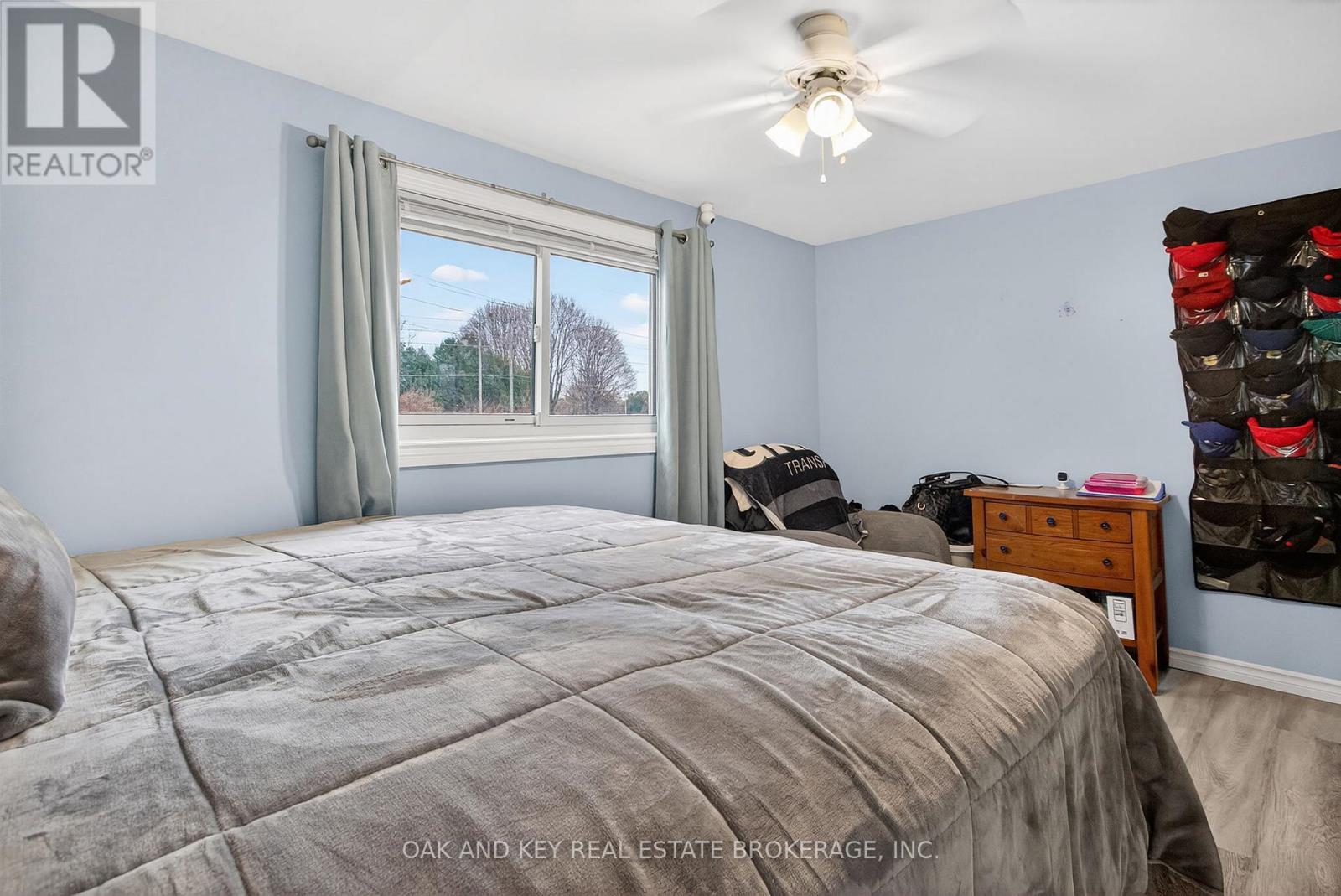 86 Chestnut Drive, Chatham-Kent (Chatham), ON - Indoor Photo Showing Bedroom