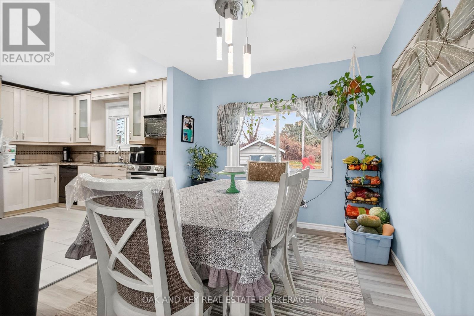86 Chestnut Drive, Chatham-Kent (Chatham), ON - Indoor Photo Showing Dining Room