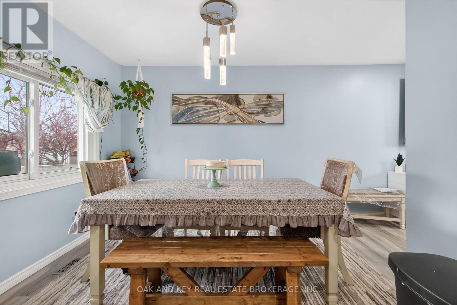 86 Chestnut Drive, Chatham-Kent (Chatham), ON - Indoor Photo Showing Dining Room