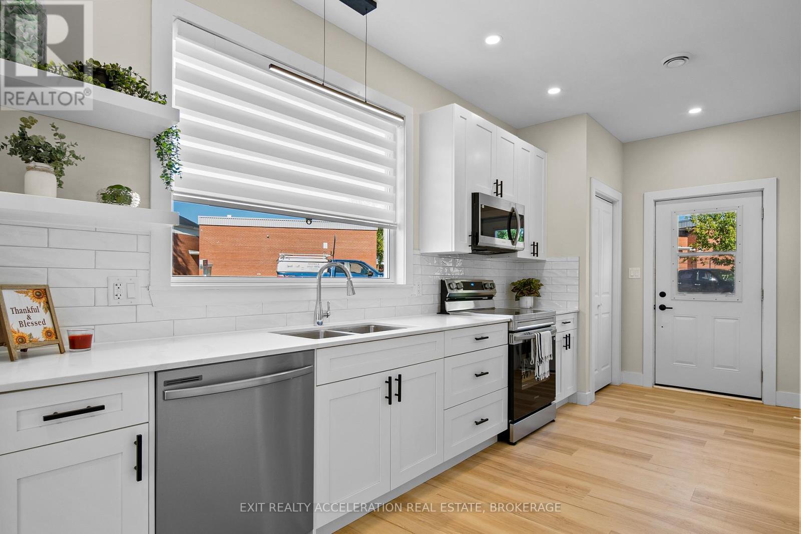 213 Belleville Road, Greater Napanee (Greater Napanee), ON - Indoor Photo Showing Kitchen With Double Sink With Upgraded Kitchen
