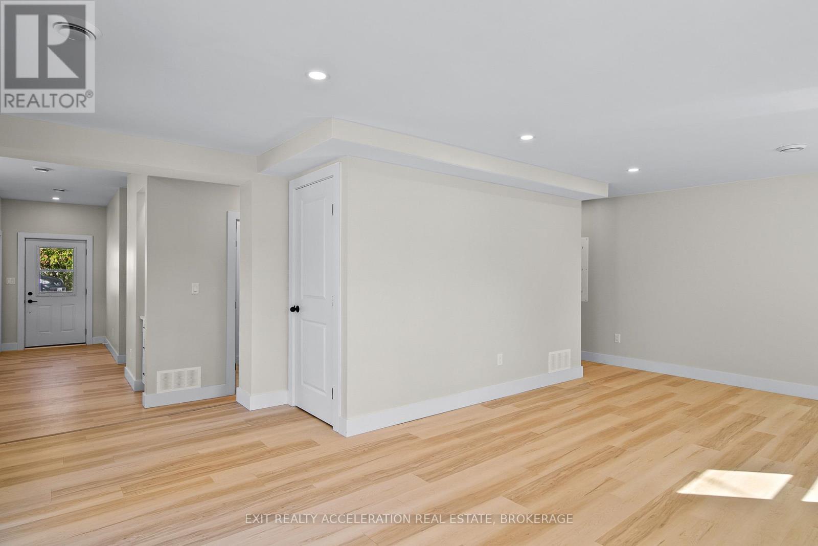 213 Belleville Road, Greater Napanee (Greater Napanee), ON - Indoor Photo Showing Other Room