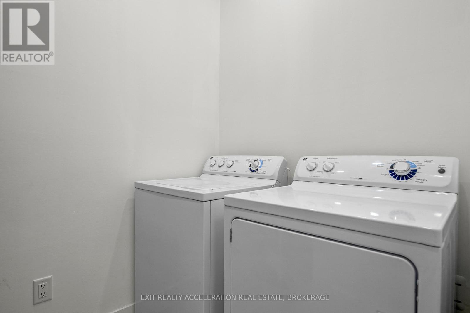 213 Belleville Road, Greater Napanee (Greater Napanee), ON - Indoor Photo Showing Laundry Room