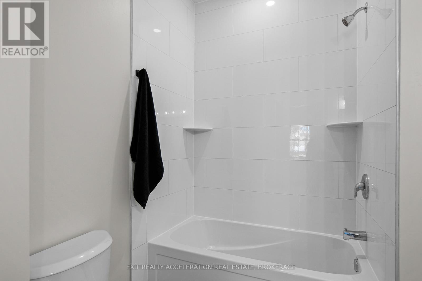 213 Belleville Road, Greater Napanee (Greater Napanee), ON - Indoor Photo Showing Bathroom