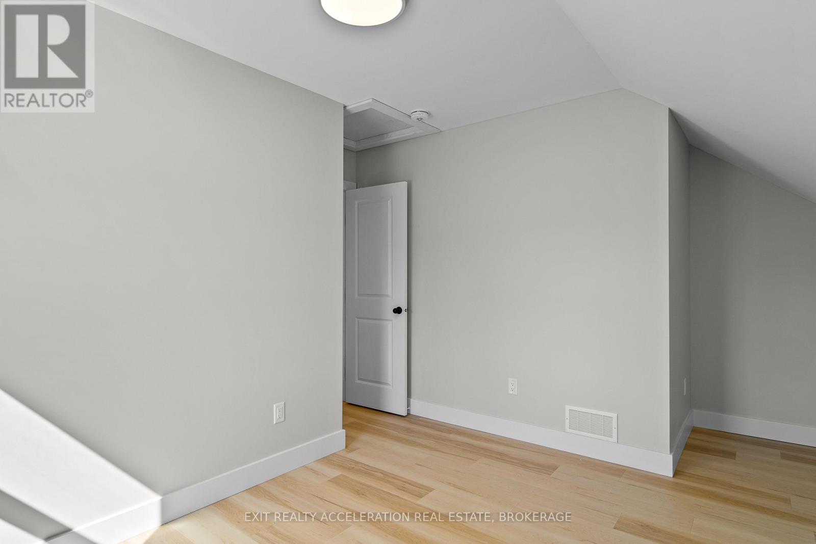213 Belleville Road, Greater Napanee (Greater Napanee), ON - Indoor Photo Showing Other Room