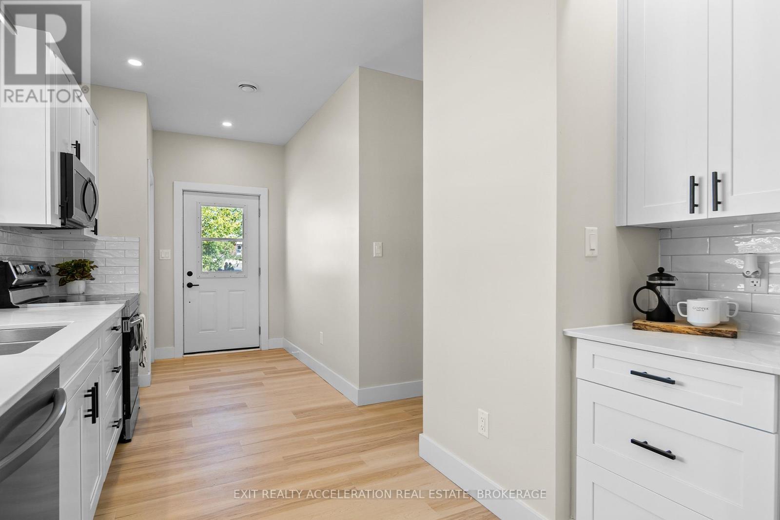 213 Belleville Road, Greater Napanee (Greater Napanee), ON - Indoor Photo Showing Kitchen With Double Sink