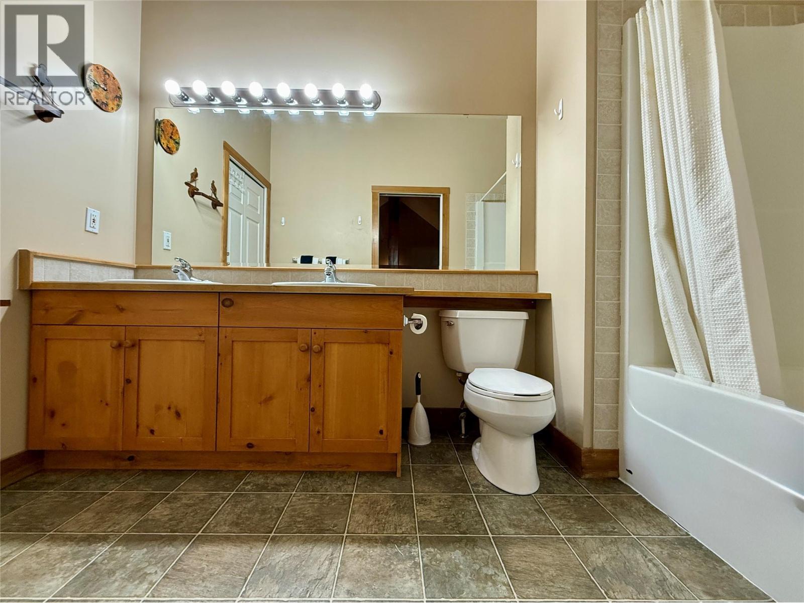 300 Stemwinder Drive Unit# 210, Kimberley, BC - Indoor Photo Showing Bathroom