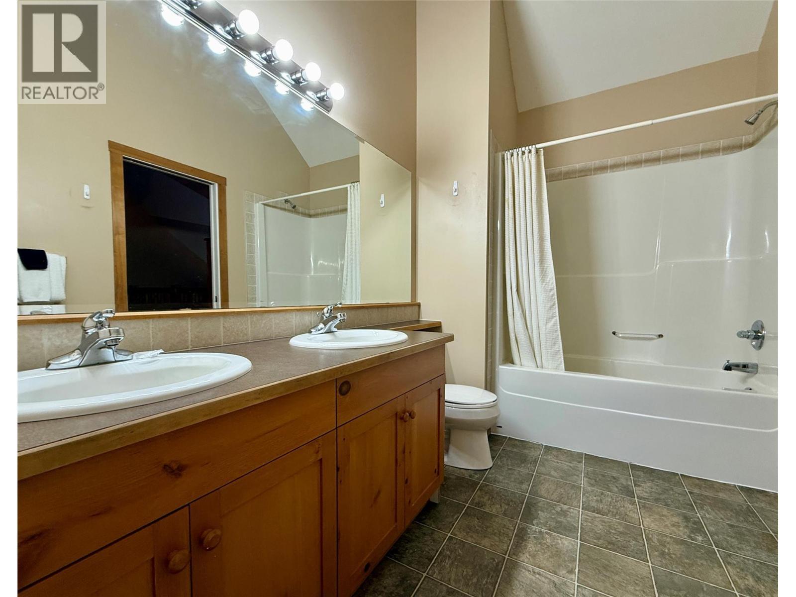 300 Stemwinder Drive Unit# 210, Kimberley, BC - Indoor Photo Showing Bathroom