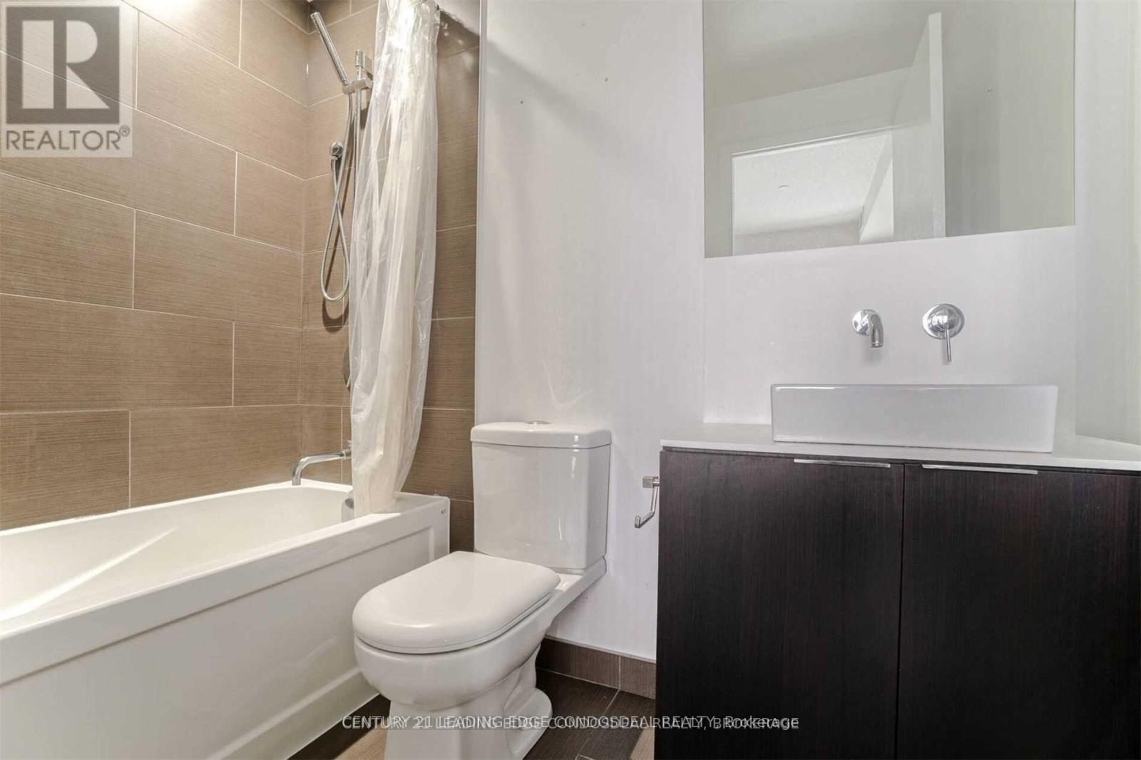 3408 - 159 Dundas Street E, Toronto, ON - Indoor Photo Showing Bathroom