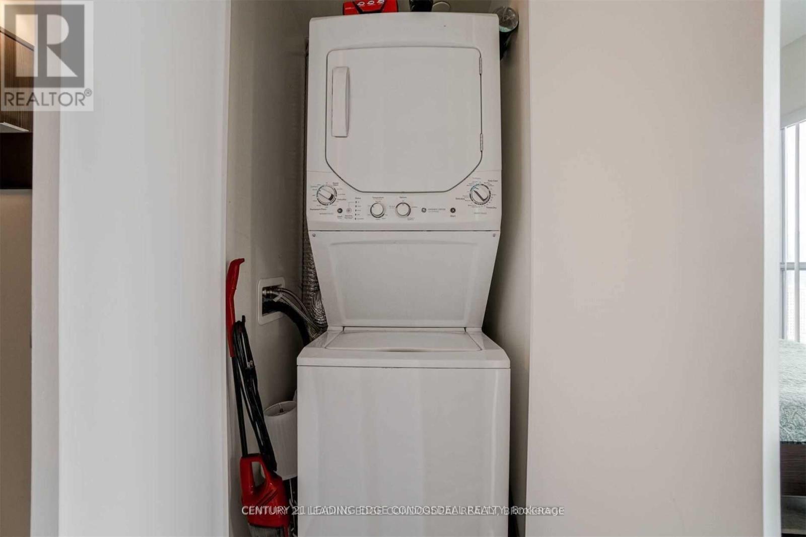 3408 - 159 Dundas Street E, Toronto, ON - Indoor Photo Showing Laundry Room