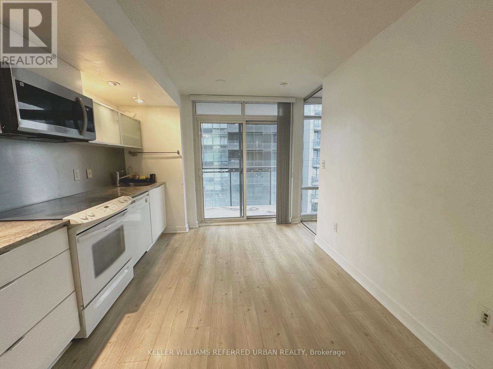 829 - 4K Spadina Avenue, Toronto, ON - Indoor Photo Showing Kitchen