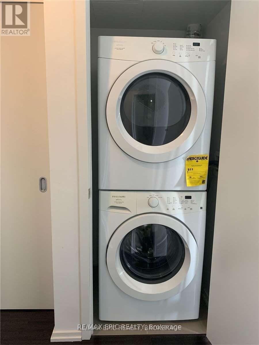 2703 - 75 St Nicholas Street, Toronto, ON - Indoor Photo Showing Laundry Room