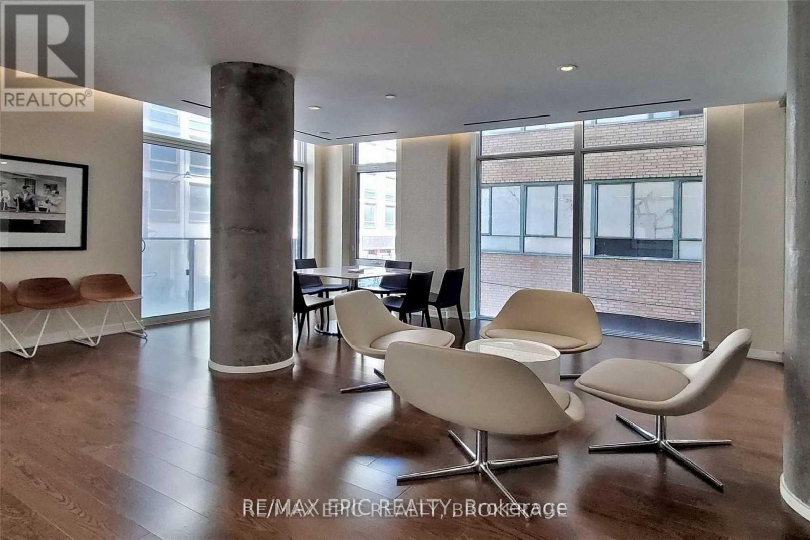 2703 - 75 St Nicholas Street, Toronto, ON - Indoor Photo Showing Living Room