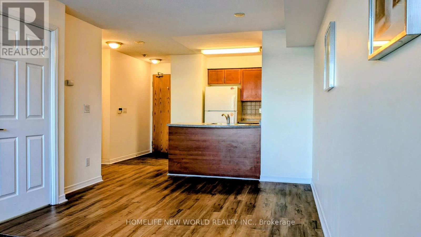 1607 - 5500 Yonge Street, Toronto, ON - Indoor Photo Showing Kitchen