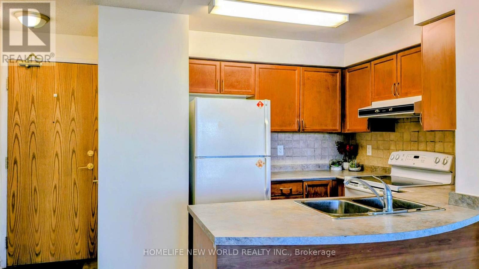 1607 - 5500 Yonge Street, Toronto, ON - Indoor Photo Showing Kitchen With Double Sink