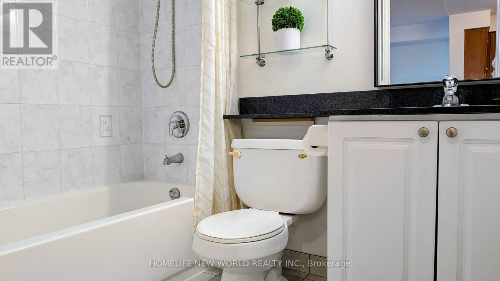1607 - 5500 Yonge Street, Toronto, ON - Indoor Photo Showing Bathroom