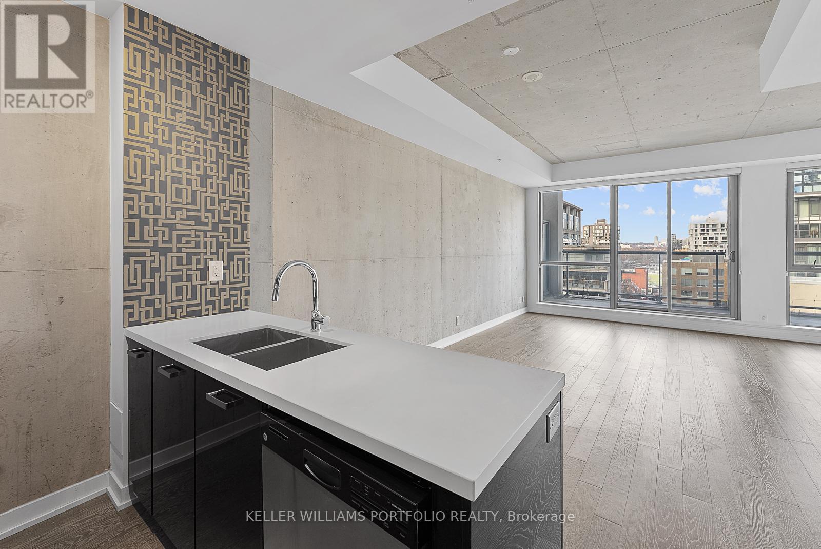 Ph07 - 39 Brant Street, Toronto, ON - Indoor Photo Showing Kitchen With Double Sink