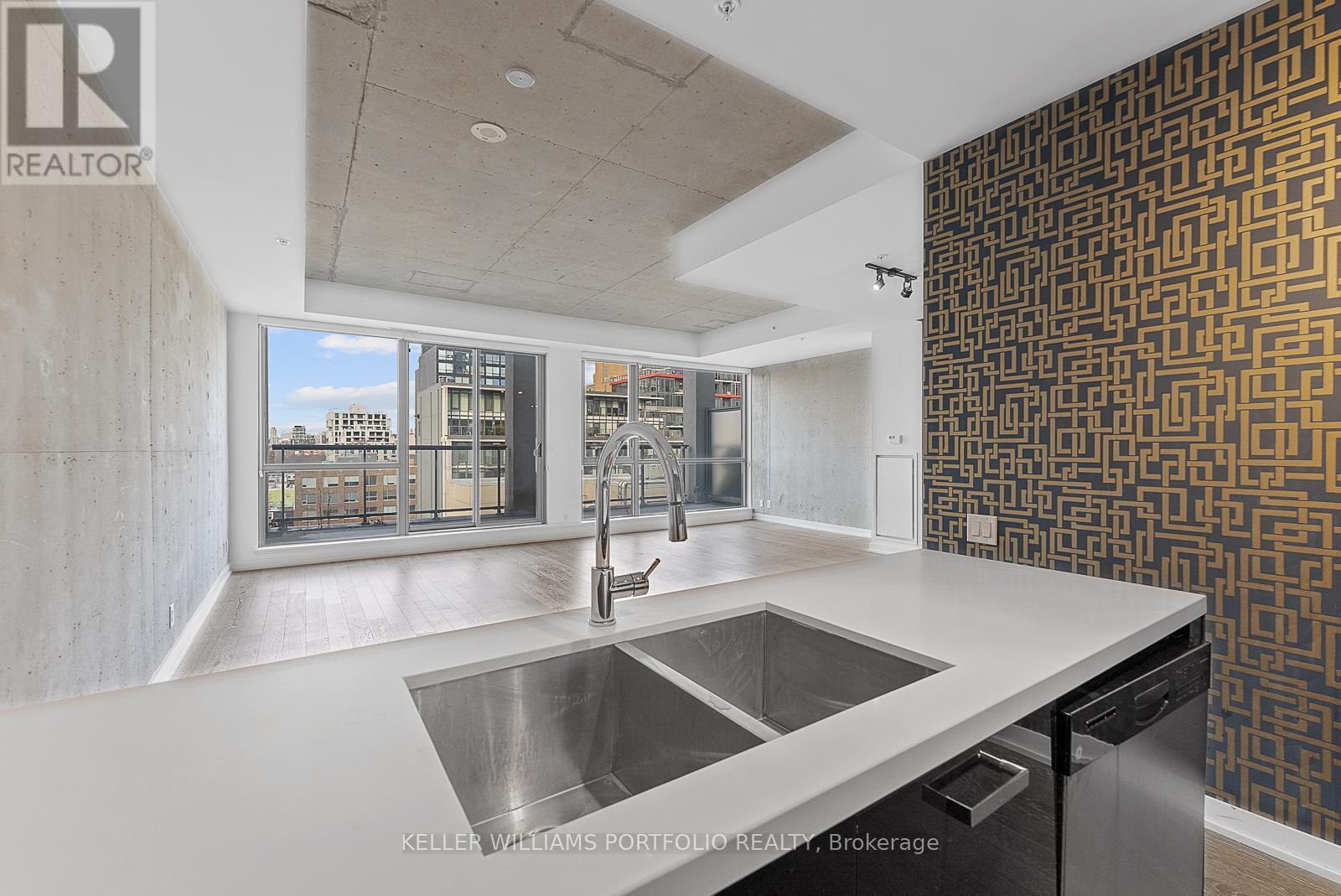 Ph07 - 39 Brant Street, Toronto, ON - Indoor Photo Showing Kitchen With Double Sink