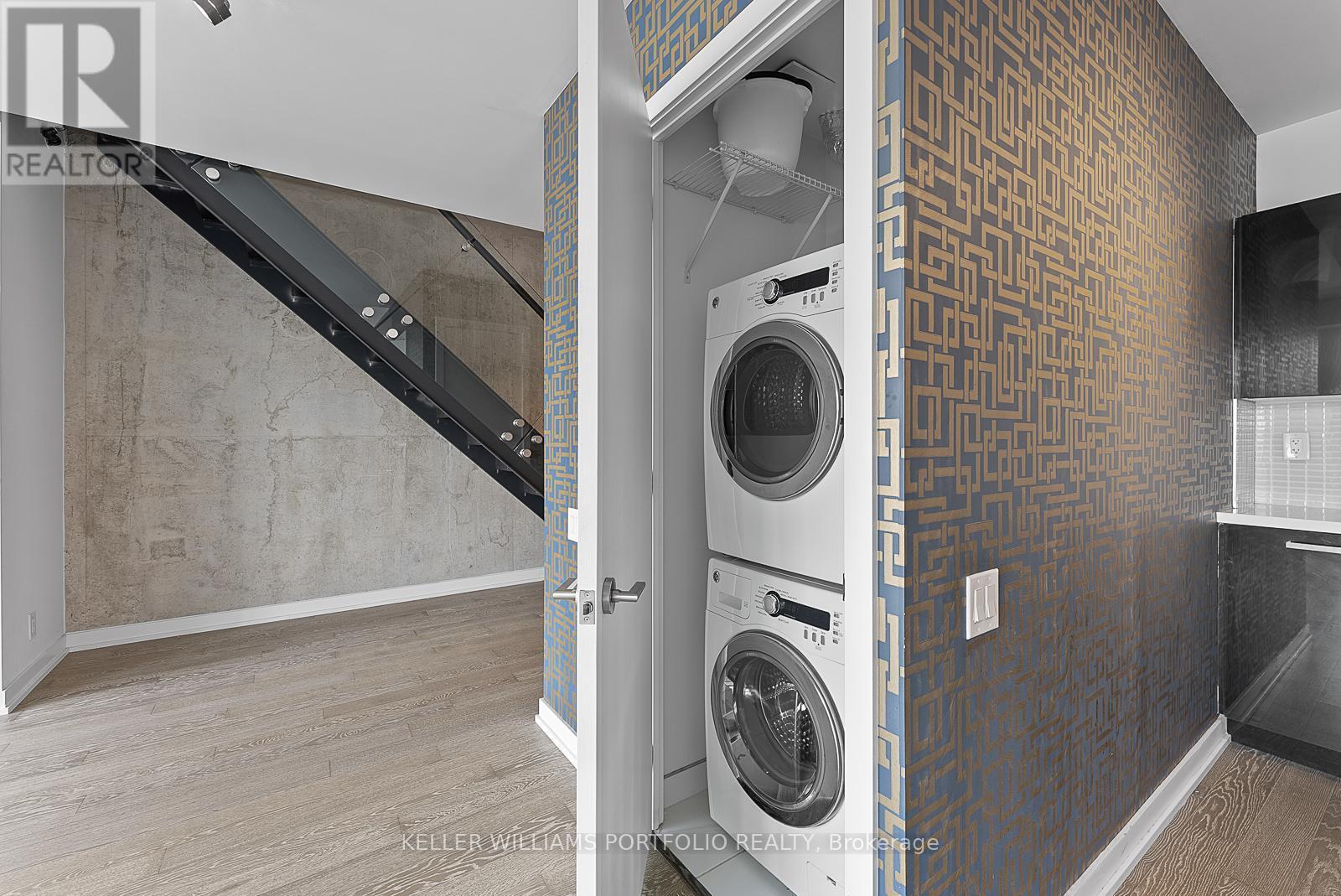 Ph07 - 39 Brant Street, Toronto, ON - Indoor Photo Showing Laundry Room