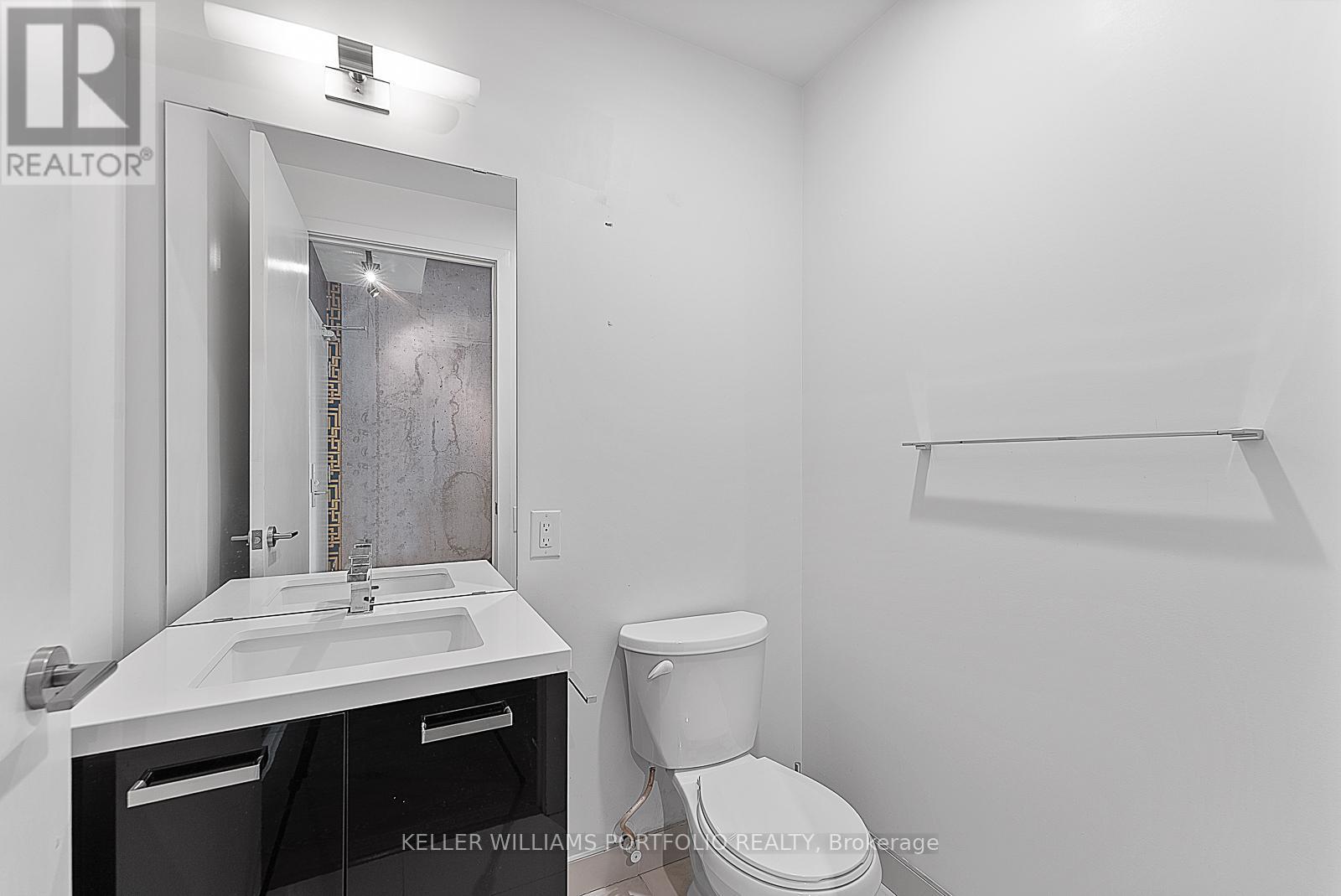 Ph07 - 39 Brant Street, Toronto, ON - Indoor Photo Showing Bathroom