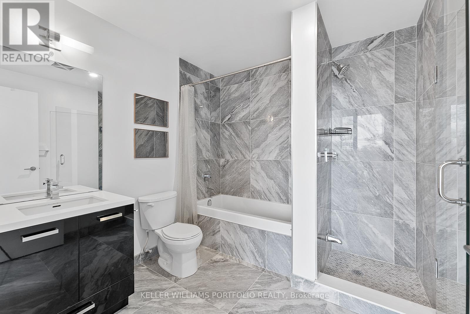 Ph07 - 39 Brant Street, Toronto, ON - Indoor Photo Showing Bathroom