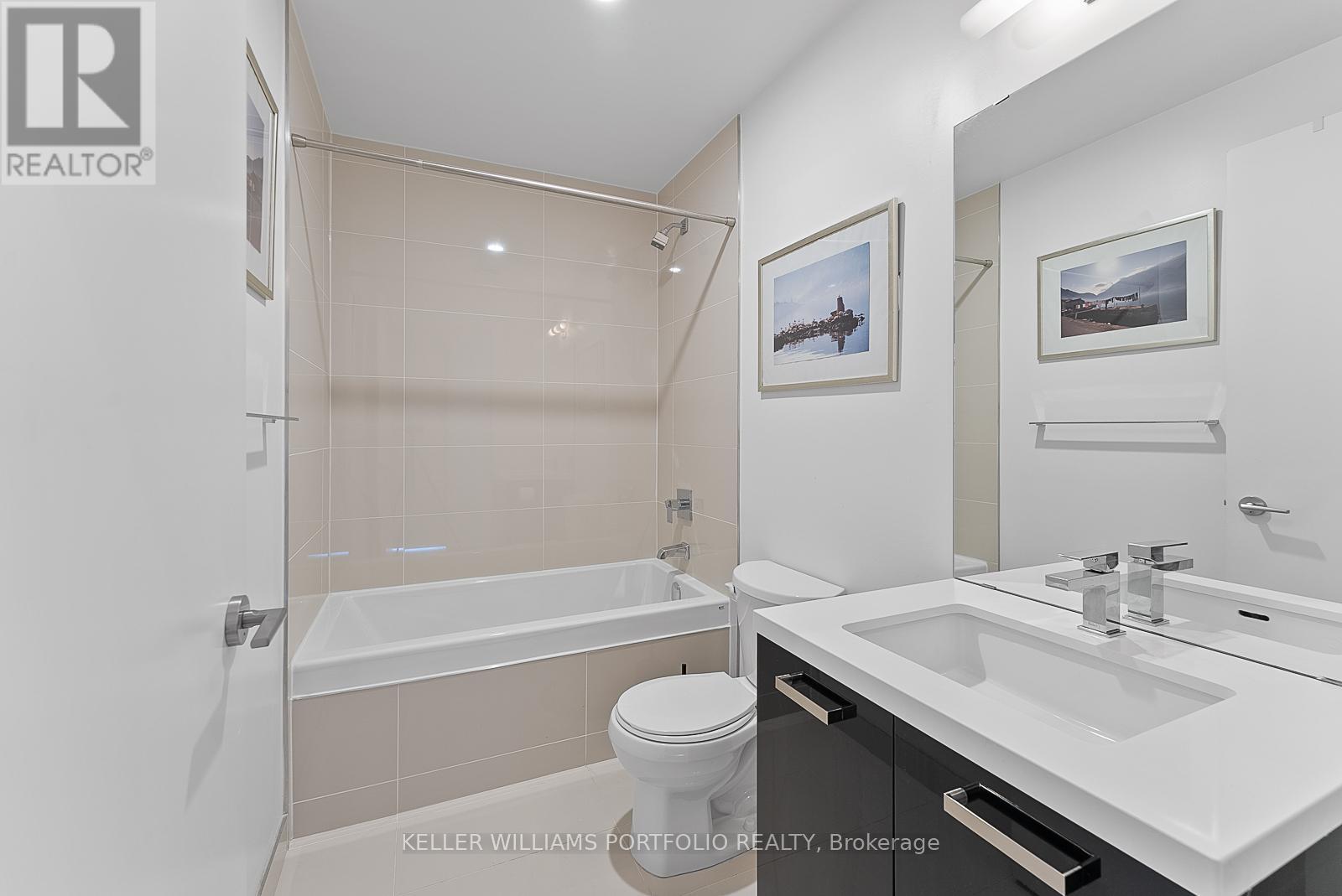 Ph07 - 39 Brant Street, Toronto, ON - Indoor Photo Showing Bathroom