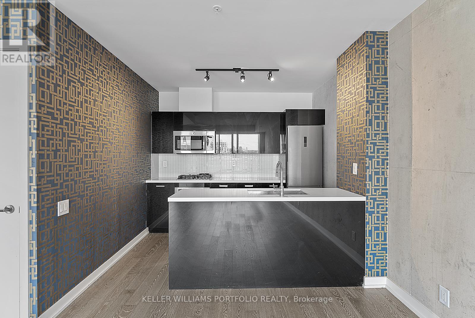 Ph07 - 39 Brant Street, Toronto, ON - Indoor Photo Showing Kitchen