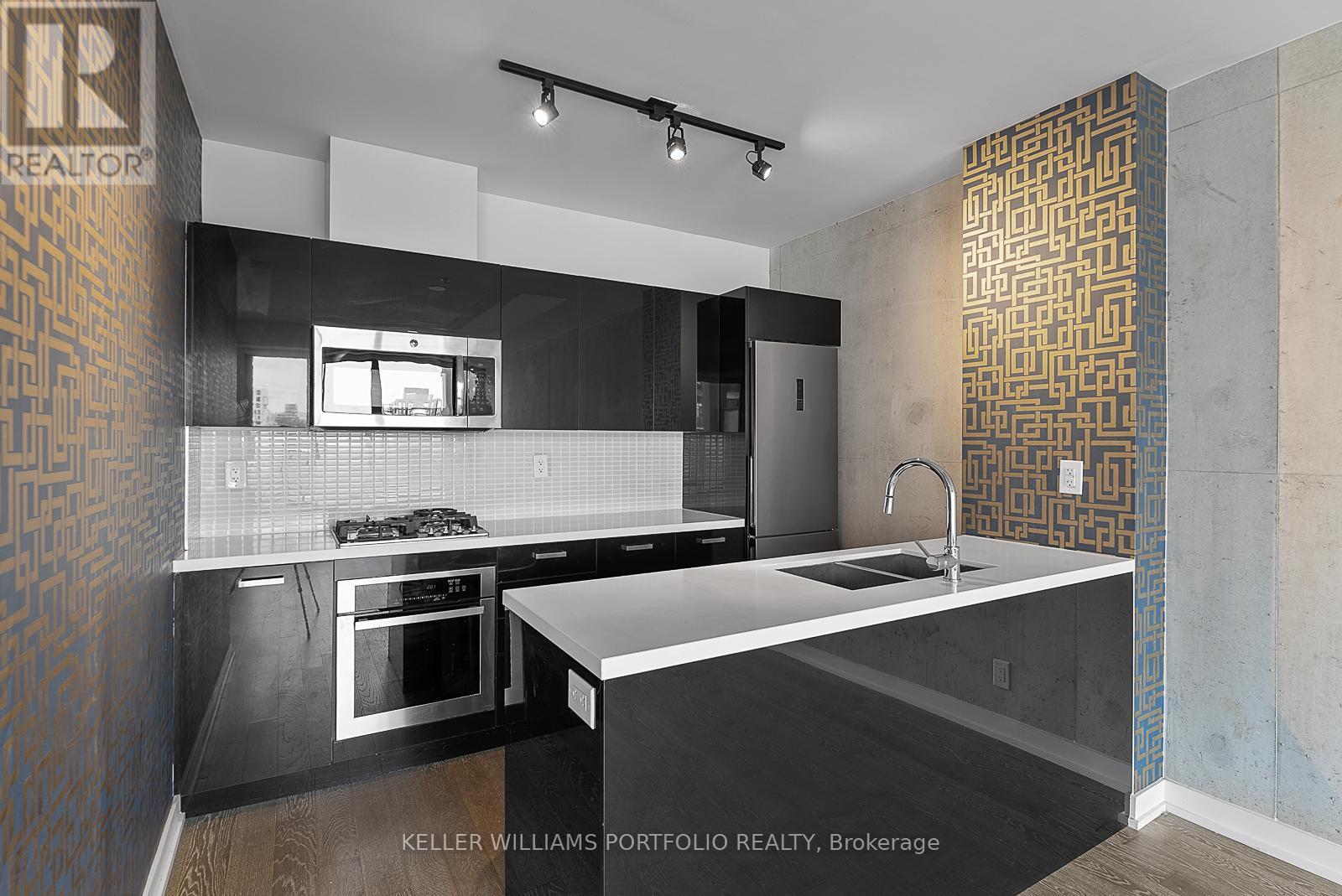 Ph07 - 39 Brant Street, Toronto, ON - Indoor Photo Showing Kitchen With Double Sink With Upgraded Kitchen