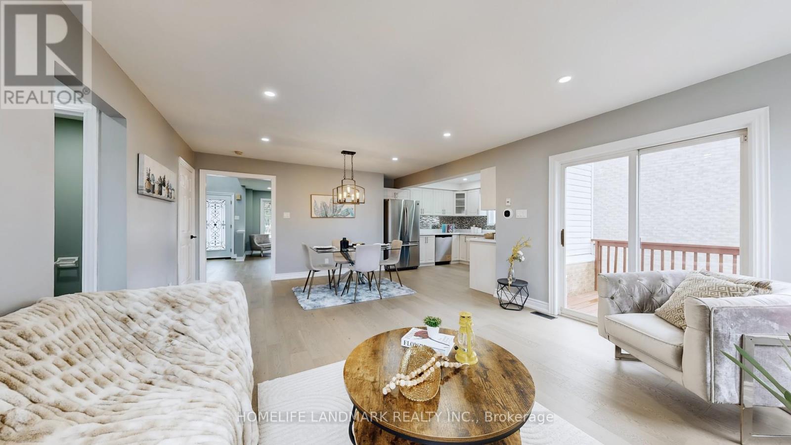 942 Port Union Road, Toronto, ON - Indoor Photo Showing Living Room
