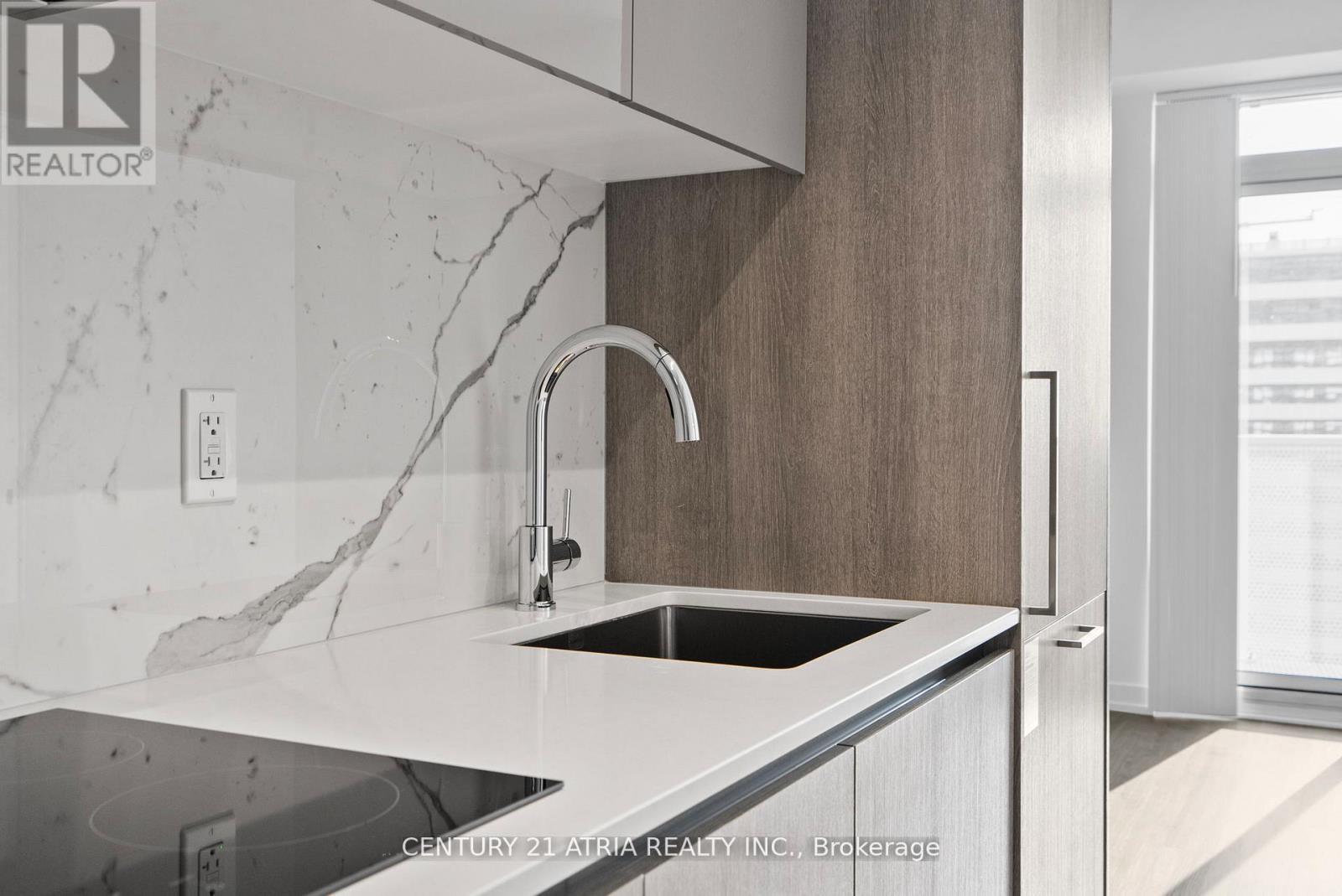 4702 - 195 Commerce Street, Vaughan, ON - Indoor Photo Showing Kitchen