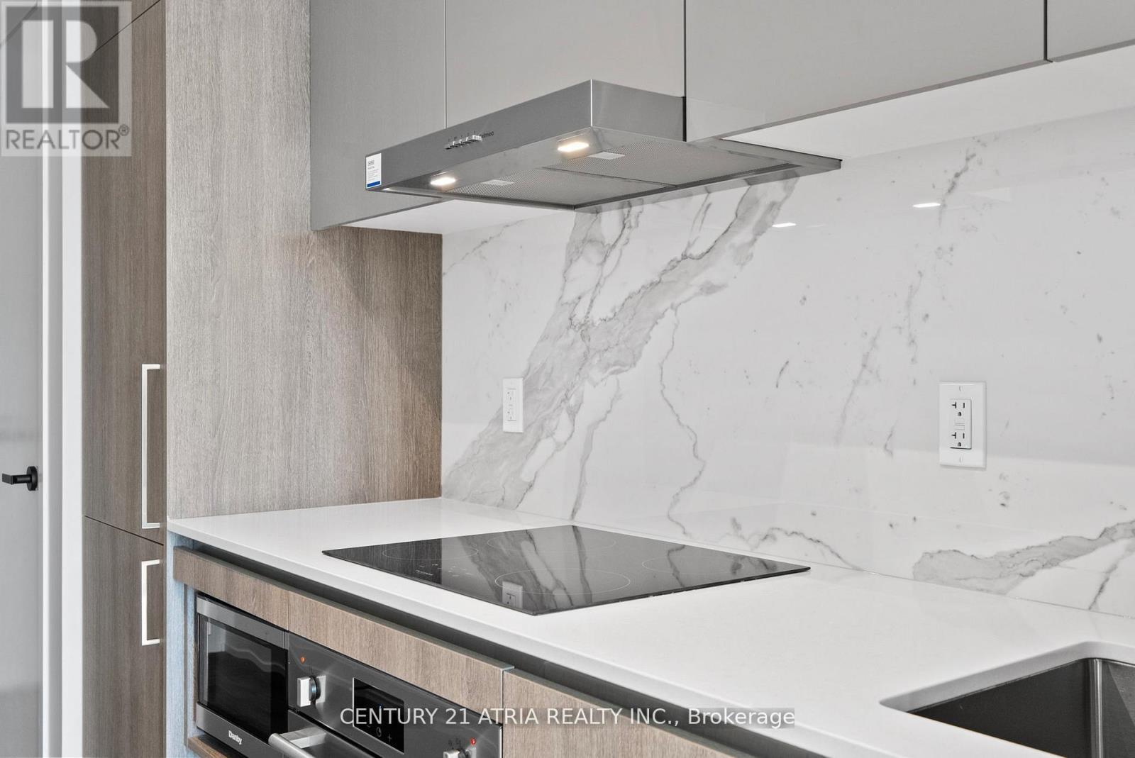 4702 - 195 Commerce Street, Vaughan, ON - Indoor Photo Showing Kitchen