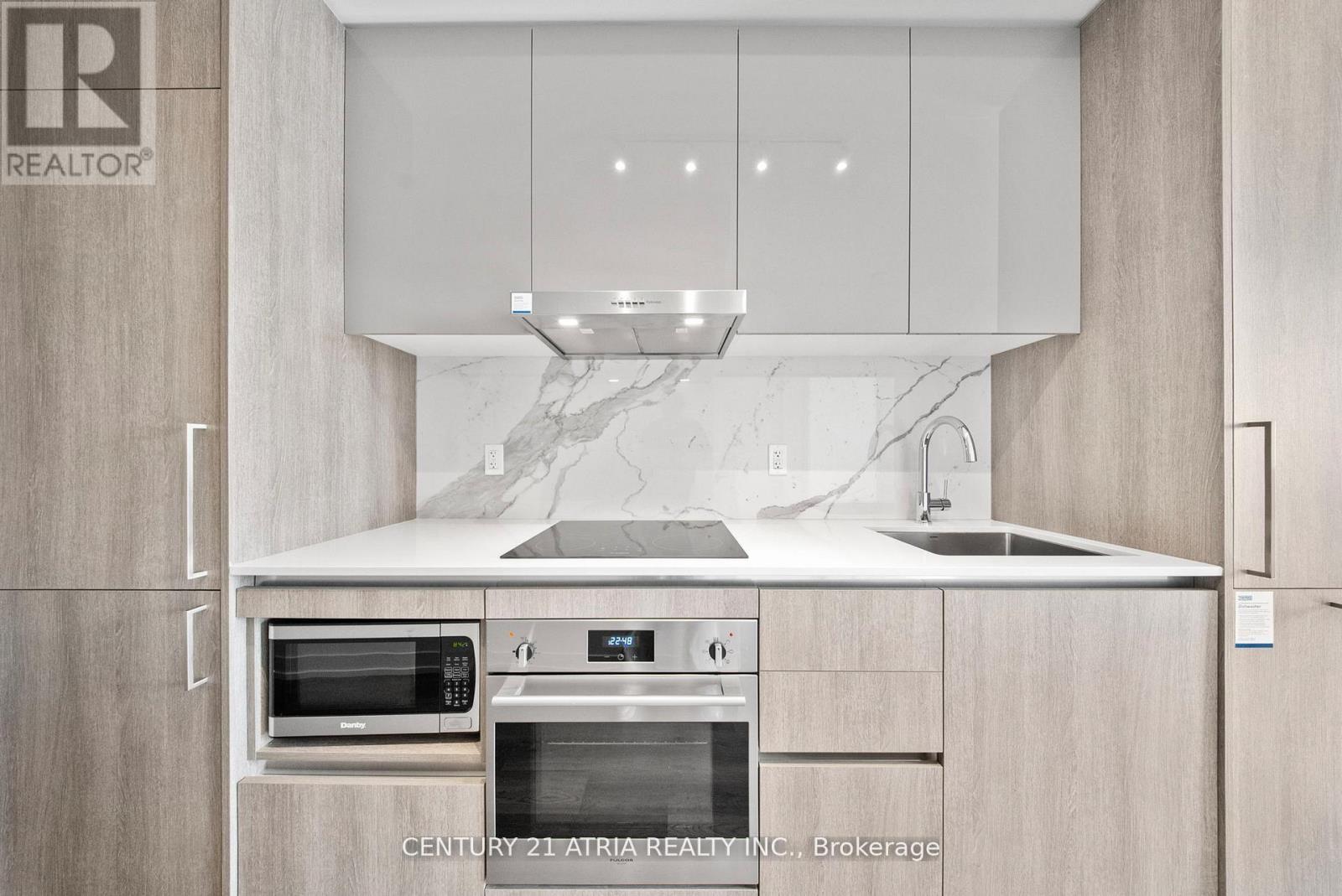 4702 - 195 Commerce Street, Vaughan, ON - Indoor Photo Showing Kitchen With Upgraded Kitchen