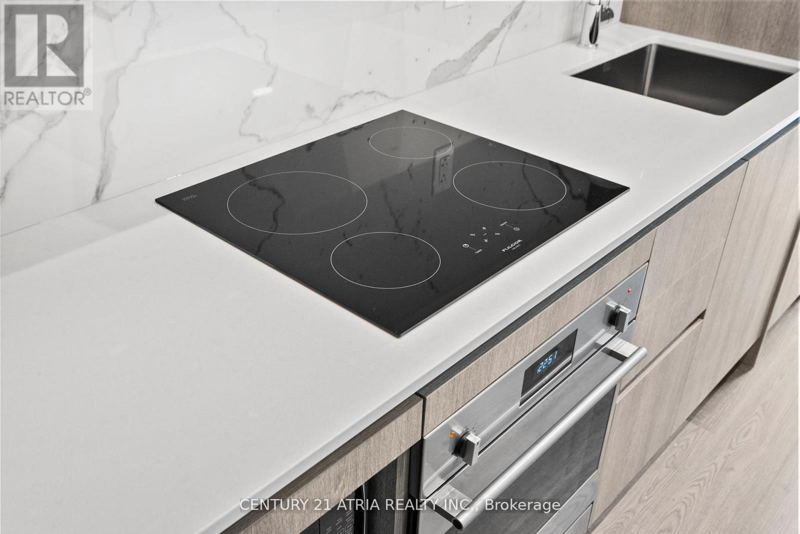 4702 - 195 Commerce Street, Vaughan, ON - Indoor Photo Showing Kitchen